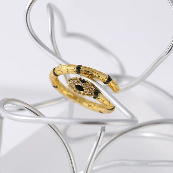 Jewelry - Crystal Snake Ring